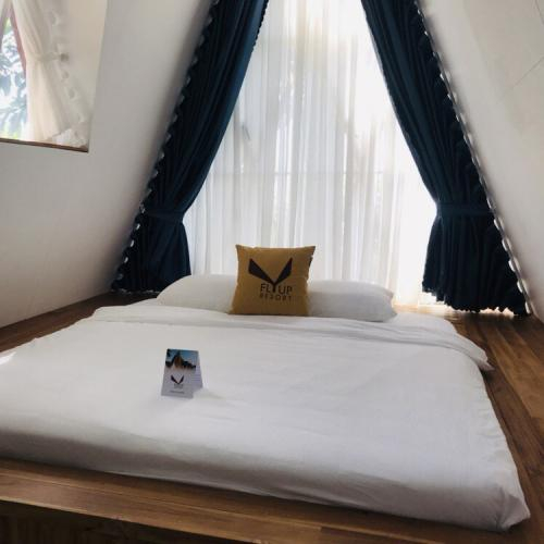 Phòng View Trực Diện Biển Có Phòng Khách